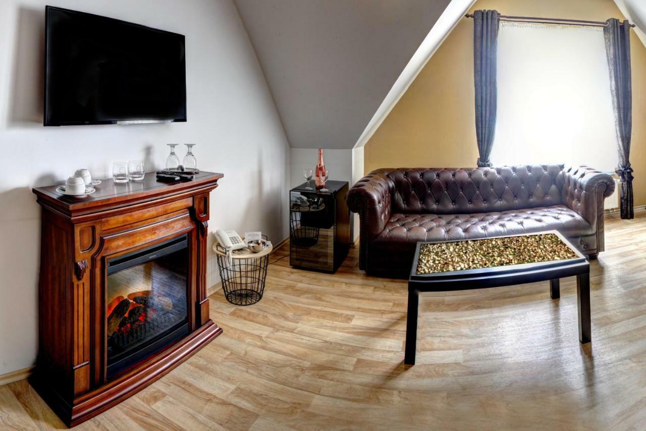 Penzion Tillerova Vila Lazne Bohdanec Luaran gambar
