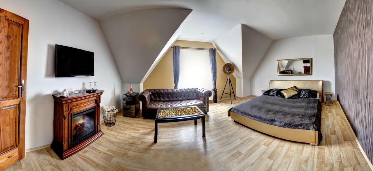 Penzion Tillerova Vila Lazne Bohdanec Luaran gambar