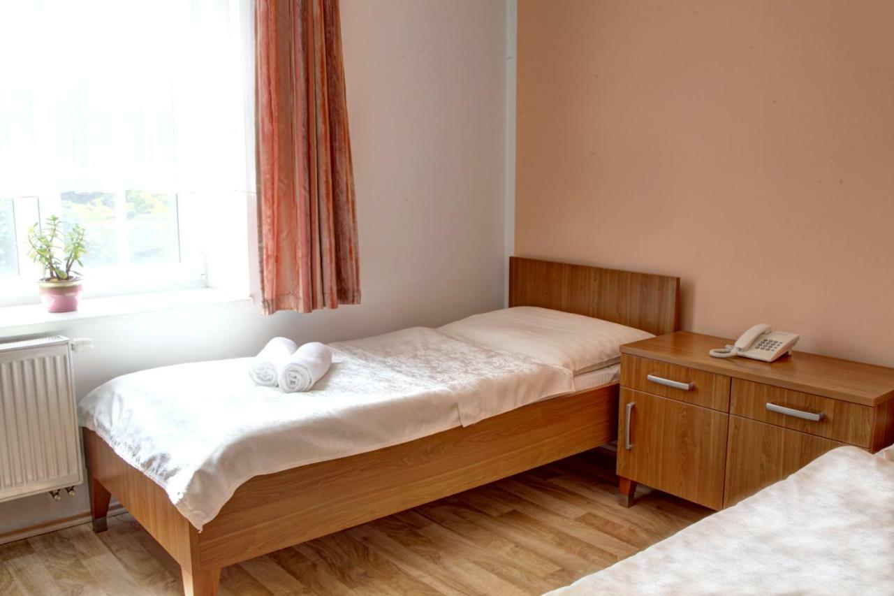 Penzion Tillerova Vila Lazne Bohdanec Luaran gambar