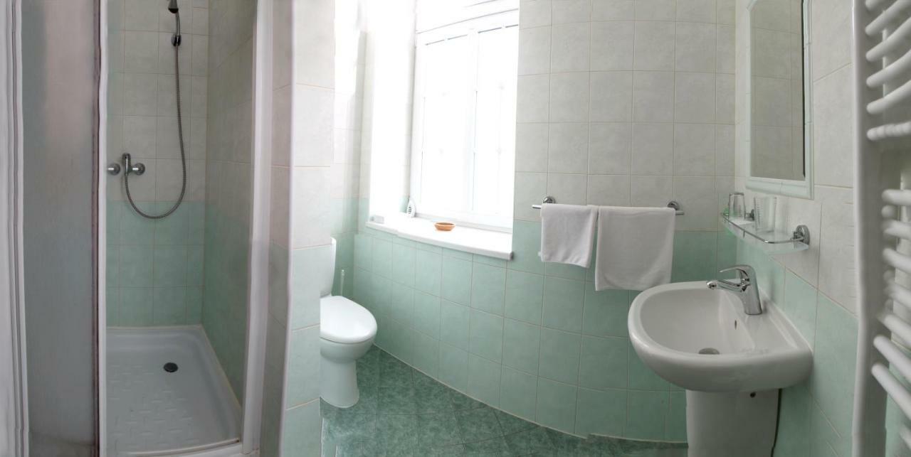 Penzion Tillerova Vila Lazne Bohdanec Luaran gambar