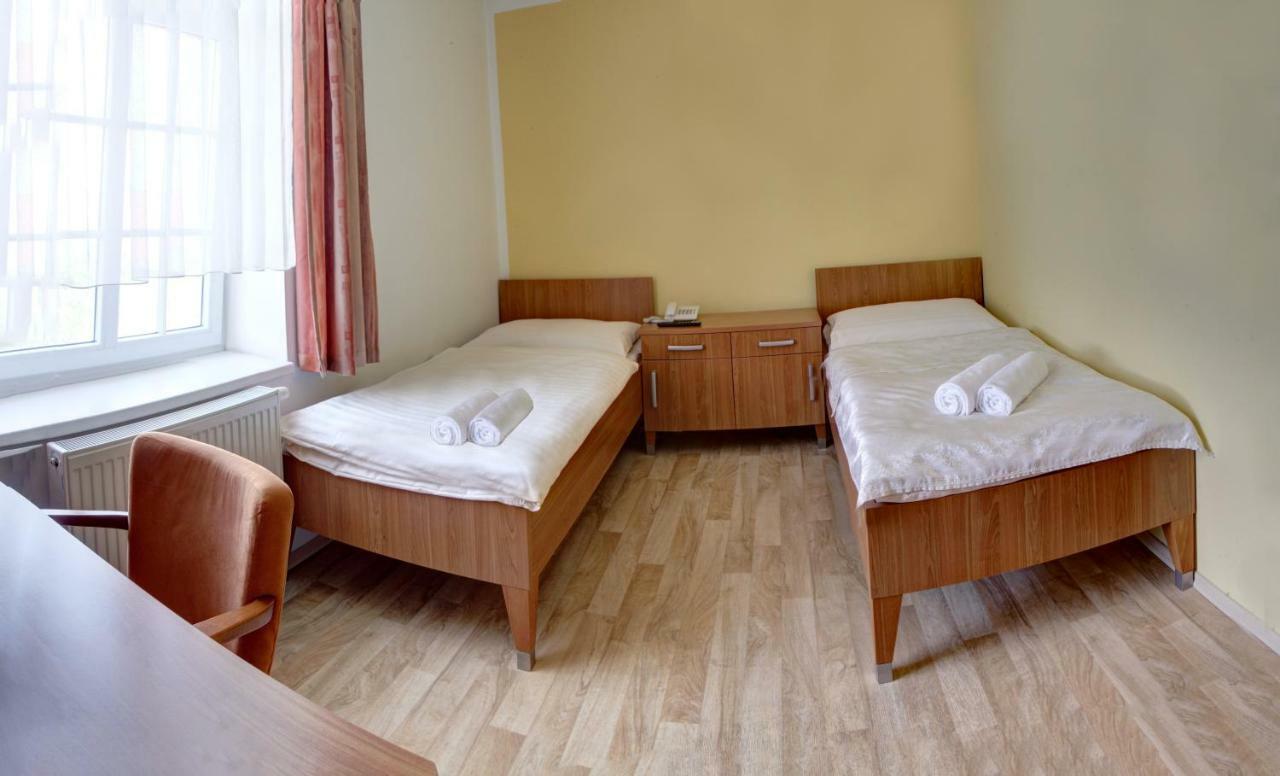 Penzion Tillerova Vila Lazne Bohdanec Luaran gambar