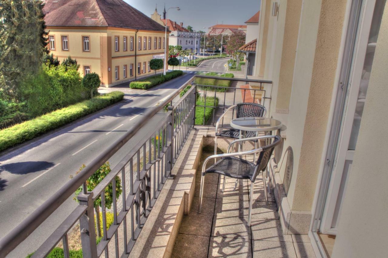 Penzion Tillerova Vila Lazne Bohdanec Luaran gambar