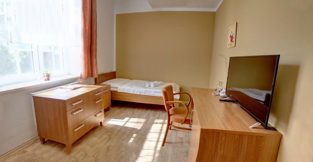 Penzion Tillerova Vila Lazne Bohdanec Luaran gambar