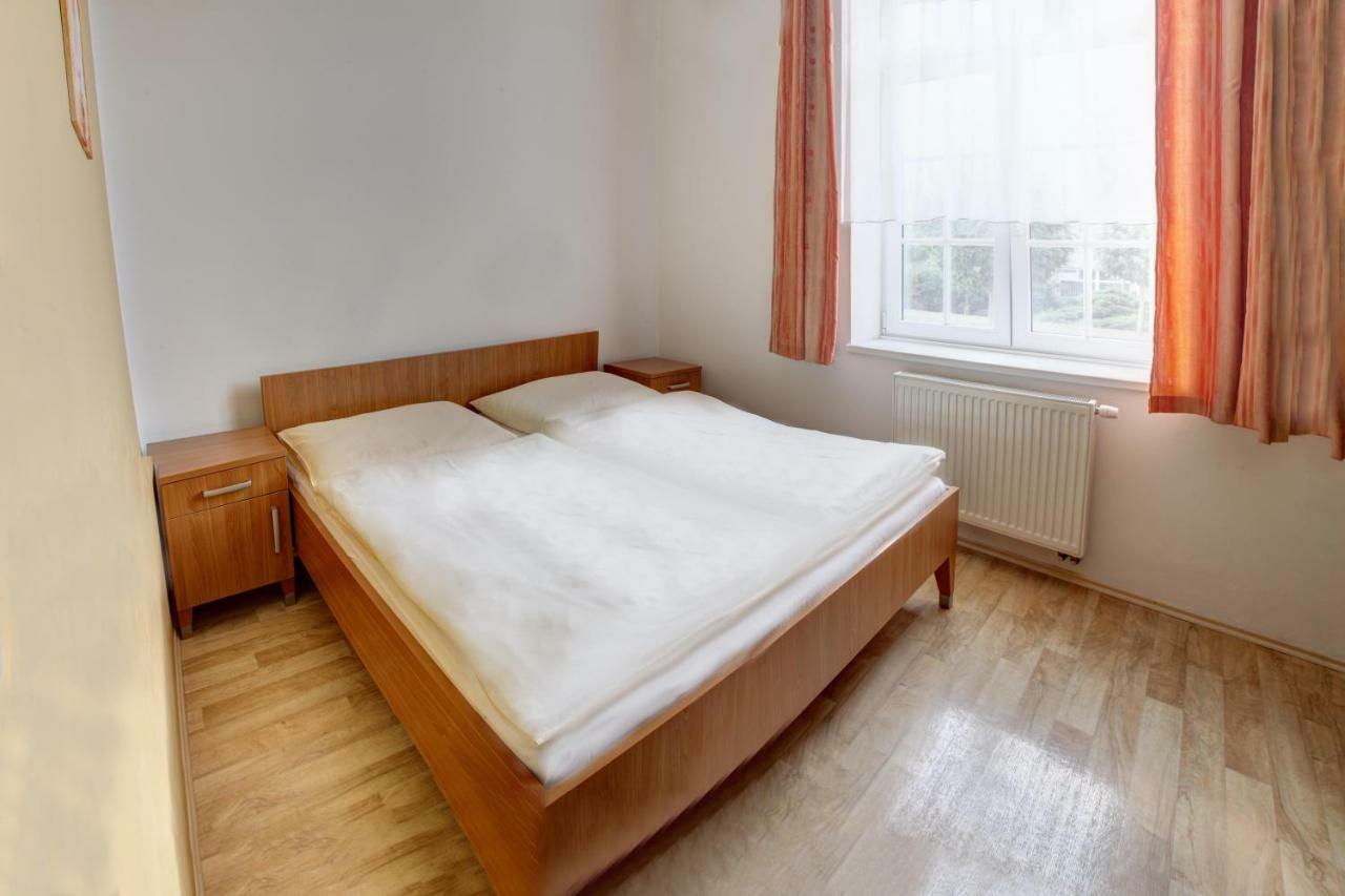Penzion Tillerova Vila Lazne Bohdanec Luaran gambar