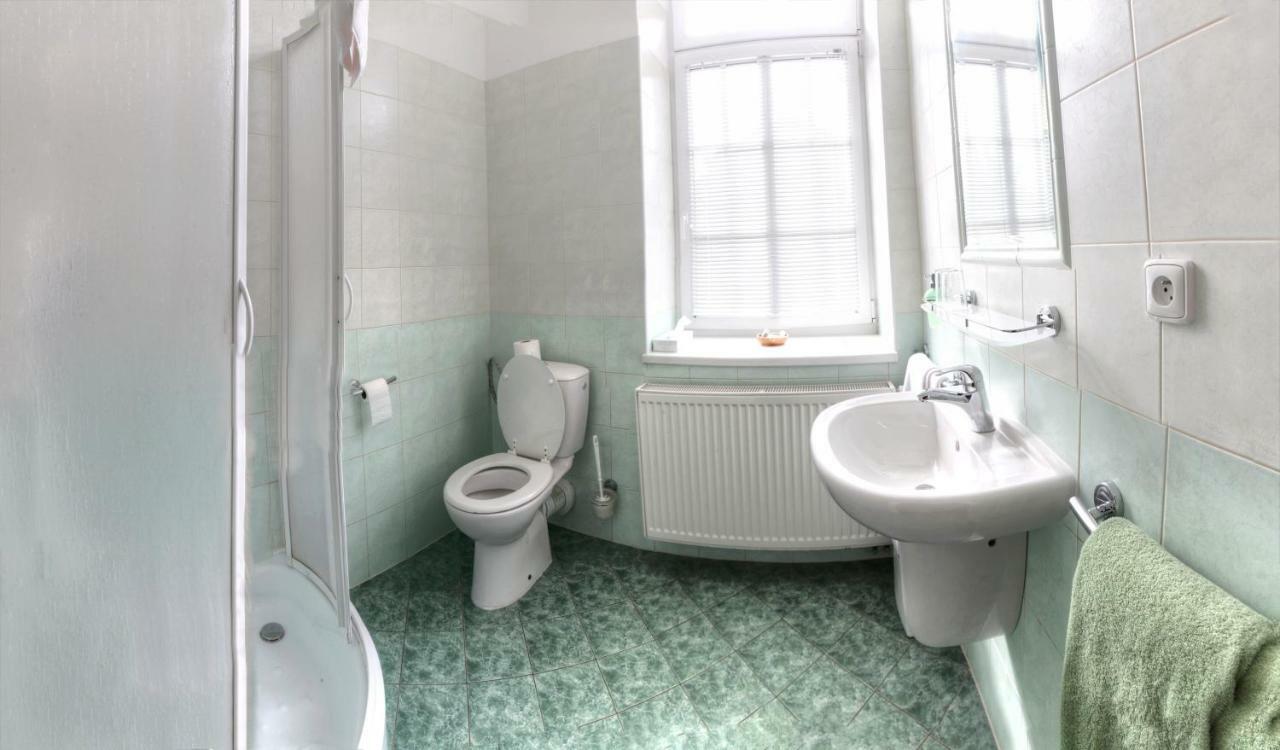 Penzion Tillerova Vila Lazne Bohdanec Luaran gambar