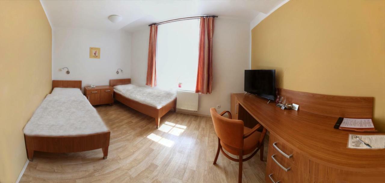 Penzion Tillerova Vila Lazne Bohdanec Luaran gambar